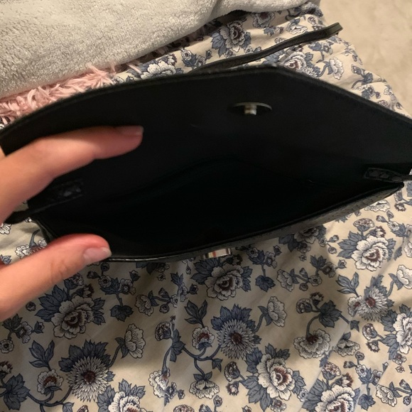 ASOS Envelope clutch crossbody faux snake print - Picture 4 of 5